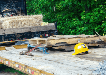 How Flatbed Trailers Make Agricultural Equipment Transport Easier