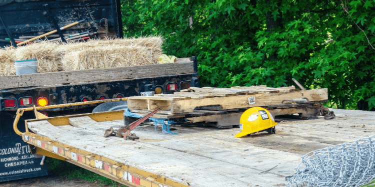 How Flatbed Trailers Make Agricultural Equipment Transport Easier